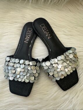 Deltan Flora Metallic Raffia Pearl Disc Flat Black Sandal Size 6.5